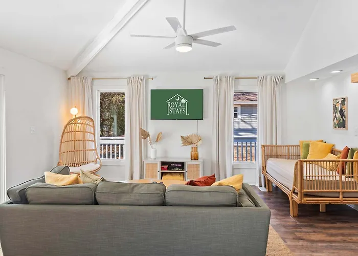 Grand Safari-Newly Renovated-Near Beach