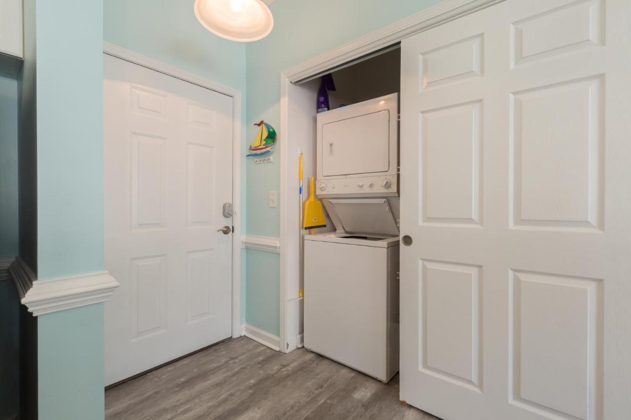 Modern With Shared Pools,hot Tubs, Walk To Beach & Plenty Of Golf! *