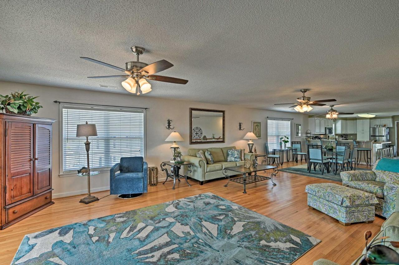 Murrells Inlet With 3 Decks - 1 Block To Beach! Holiday home