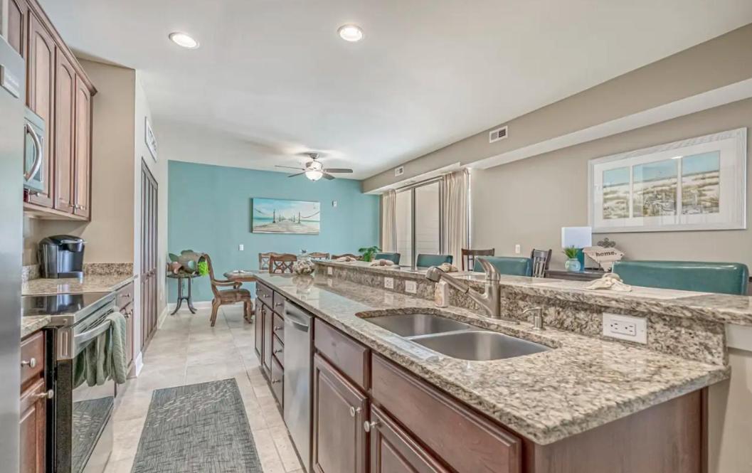 Holiday home Stunning Ocean Breeze Luxury 4d-across The Street From The Ocean! Sleeps 10 Guests! *