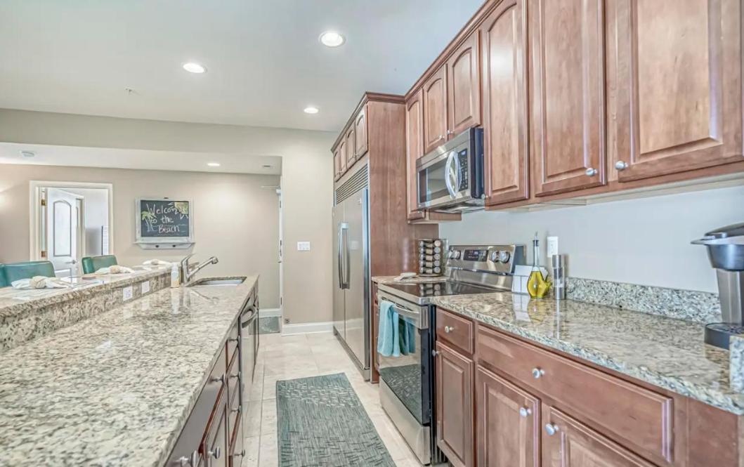 Holiday home Stunning Ocean Breeze Luxury 4d-across The Street From The Ocean! Sleeps 10 Guests! *