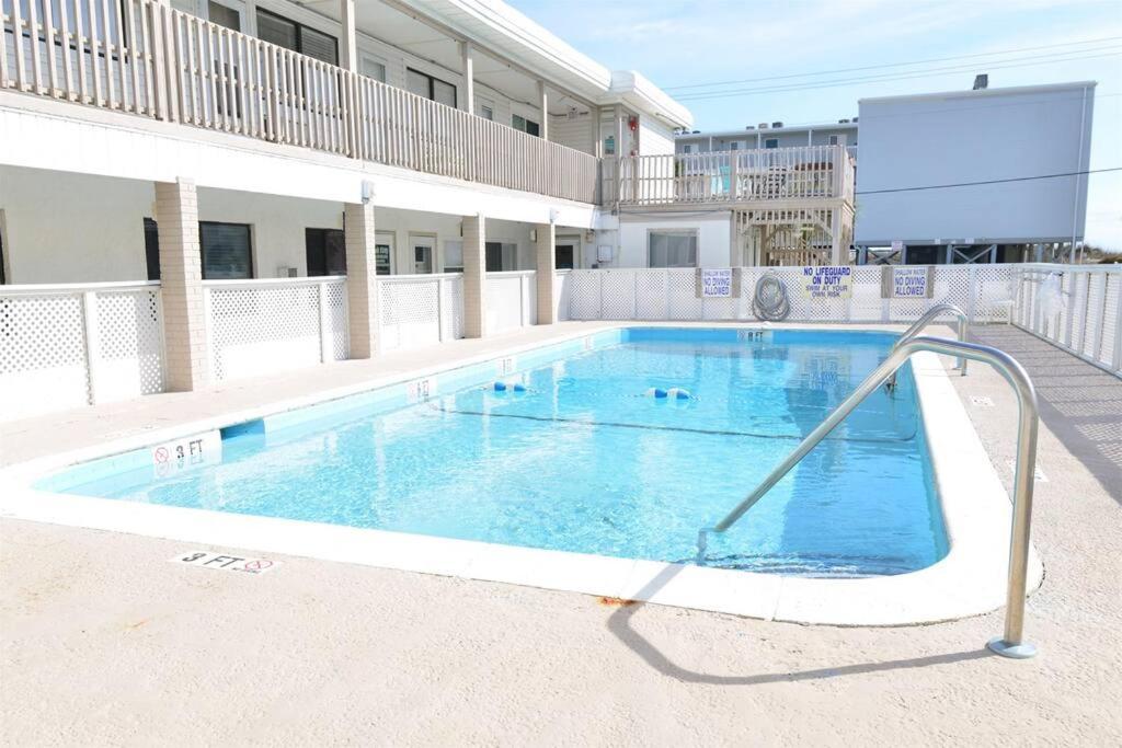 Across Street From Beach With Pool Top Location Holiday home *