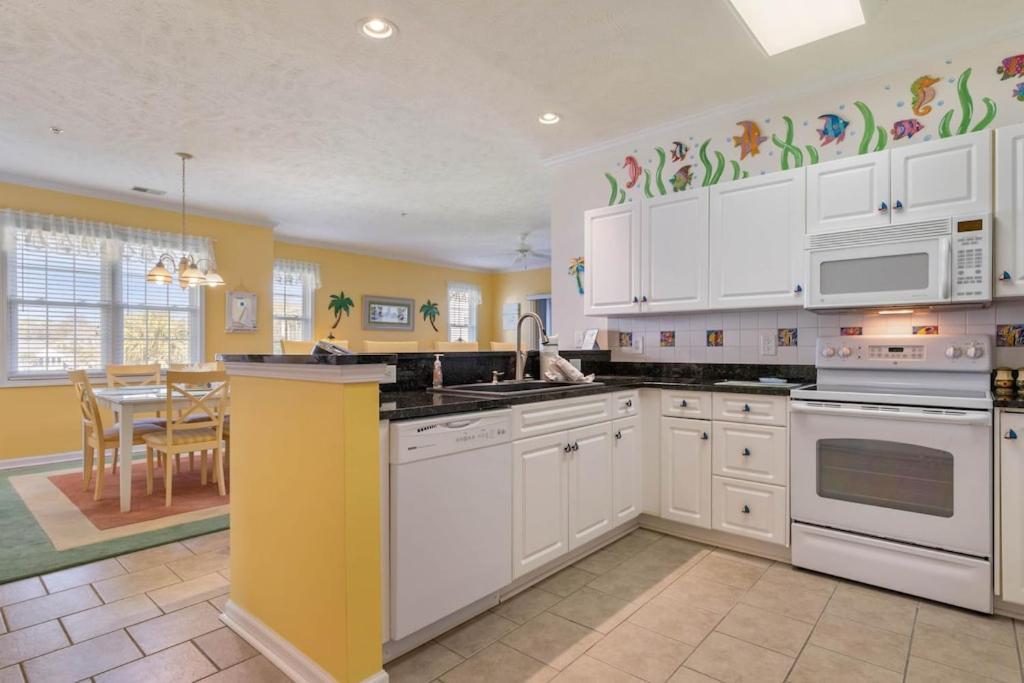 New! Gated Community, Pools, Gym, Beach @ Ocean Keyes #1721 Apartment