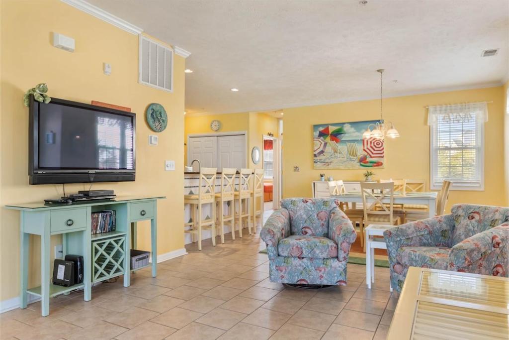 New! Gated Community, Pools, Gym, Beach @ Ocean Keyes #1721 Apartment