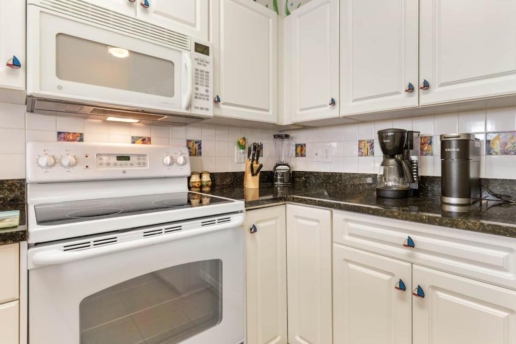 Apartment New! Gated Community, Pools, Gym, Beach @ Ocean Keyes #1721