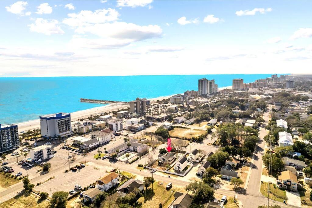 Holiday home ﻿charming Centrally Located Ocean View W Huge Private Yard, Patio, Firepit, & Bbq