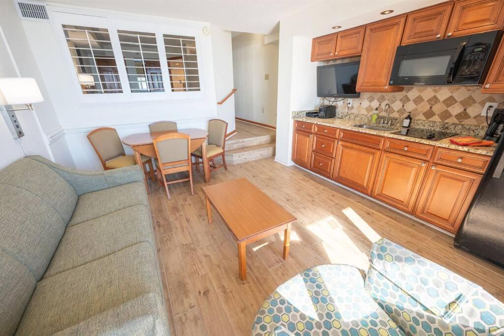 Holiday home New Remodeled Direct Oceanfront Views Cove