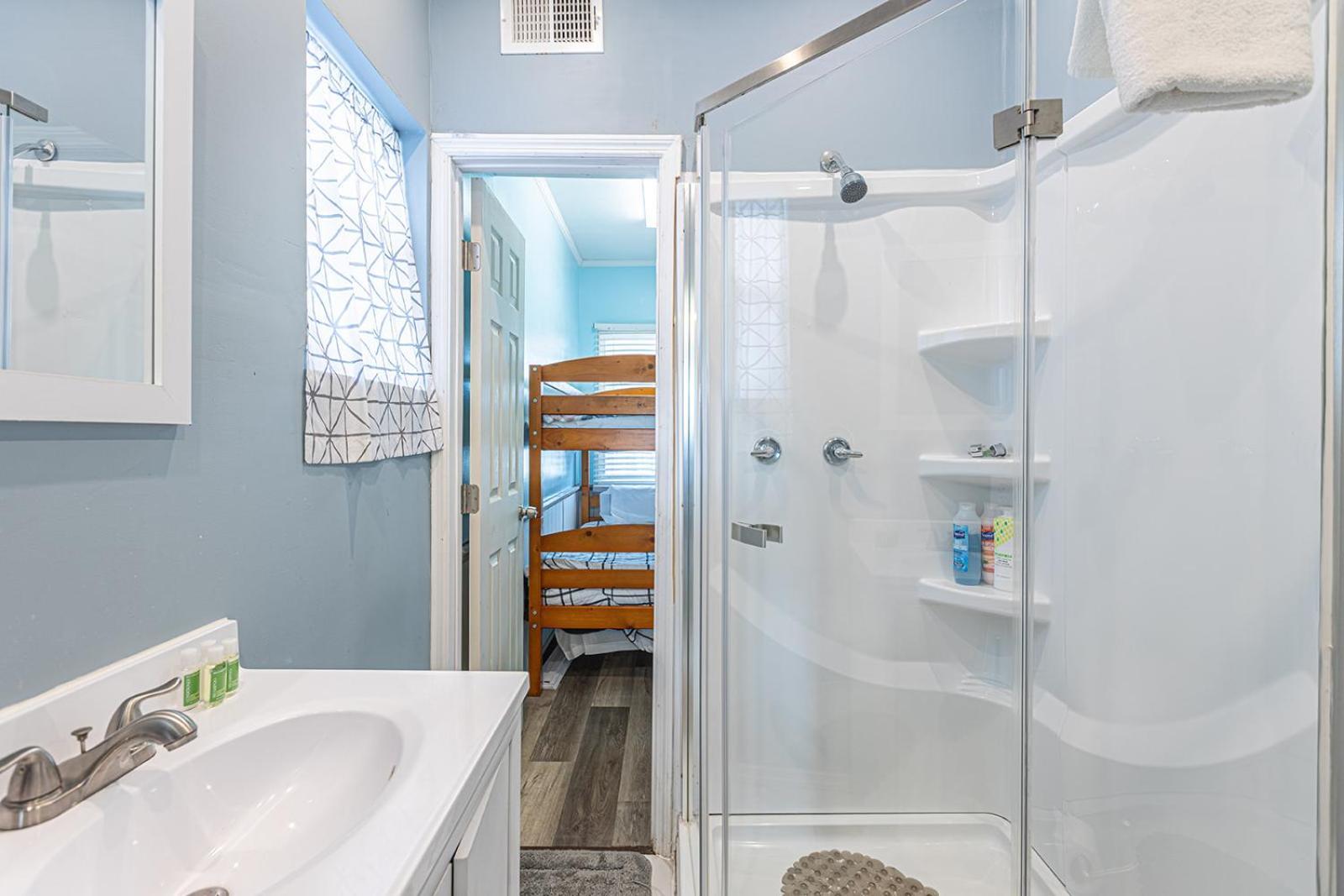 ﻿charming Centrally Located Ocean View W Huge Private Yard, Patio, Firepit, & Bbq Holiday home