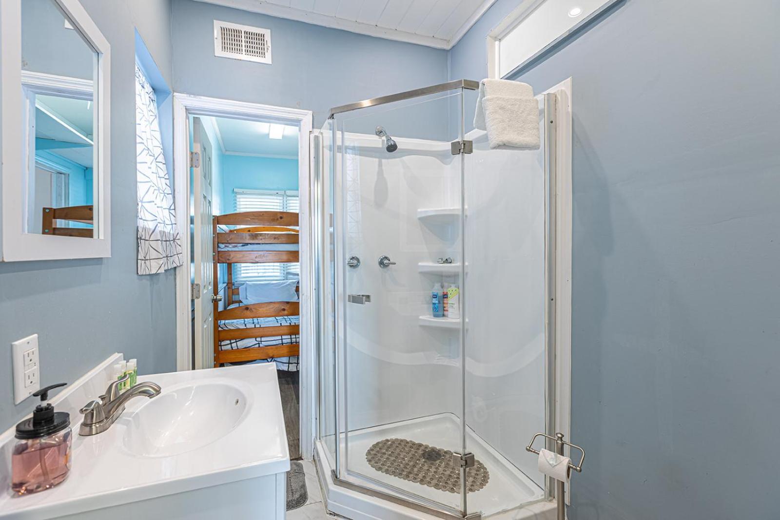﻿charming Centrally Located Ocean View W Huge Private Yard, Patio, Firepit, & Bbq *