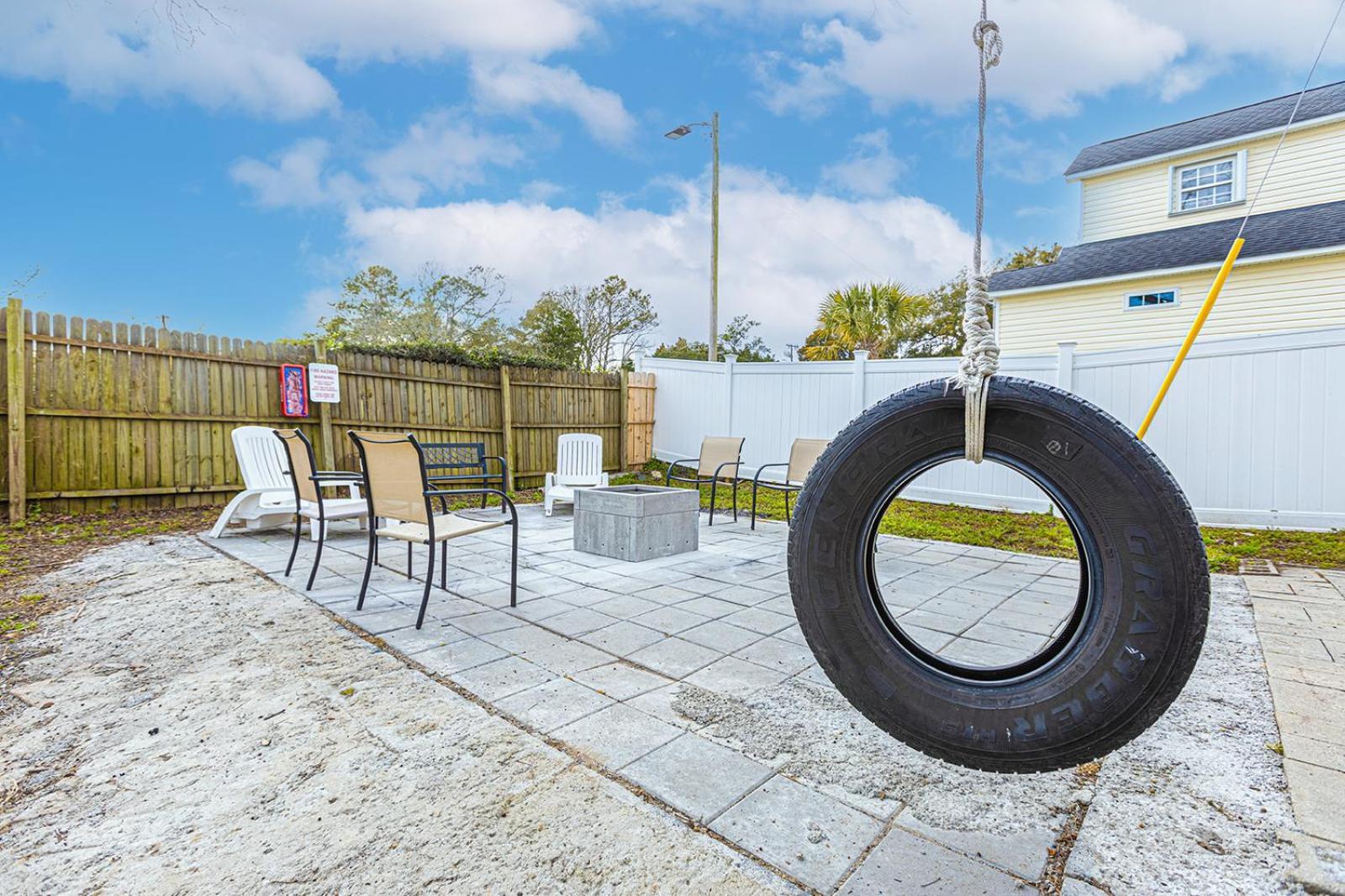 Holiday home ﻿charming Centrally Located Ocean View W Huge Private Yard, Patio, Firepit, & Bbq