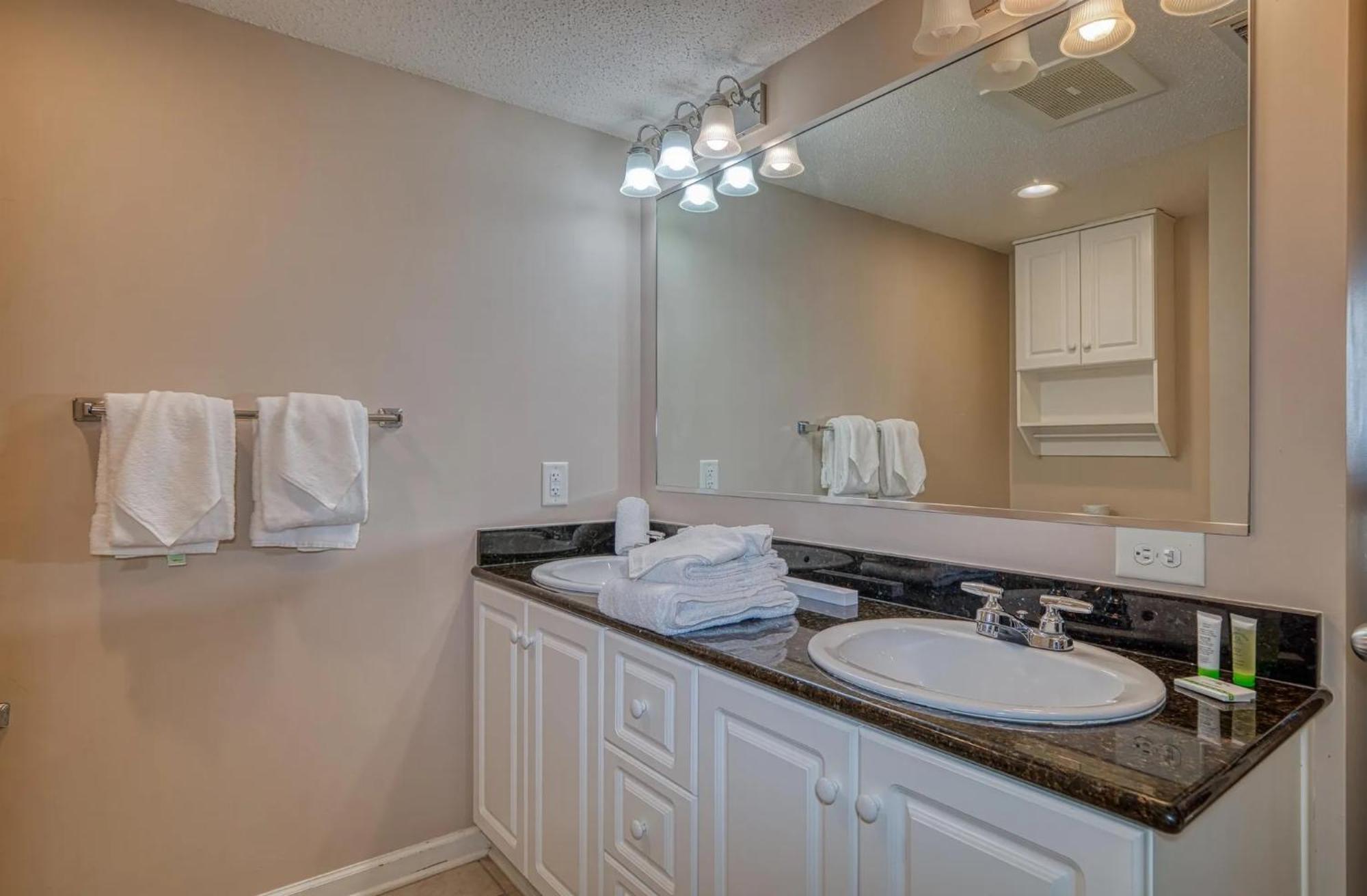 Apartment Three Bedrooms With Amazing Waterway View On The 5th Floor - Yacht Club