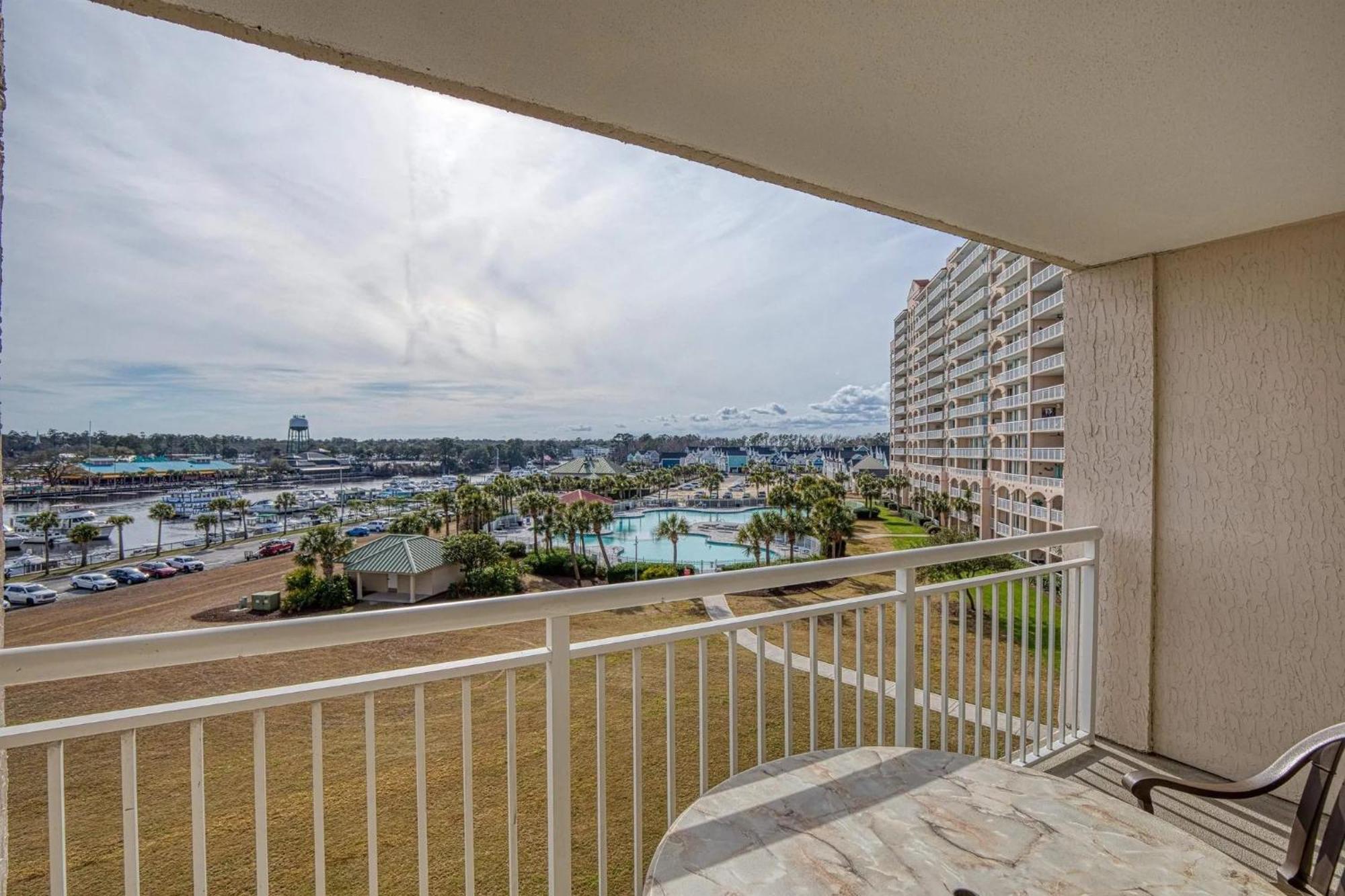 Apartment Three Bedrooms With Amazing Waterway View On The 5th Floor - Yacht Club *