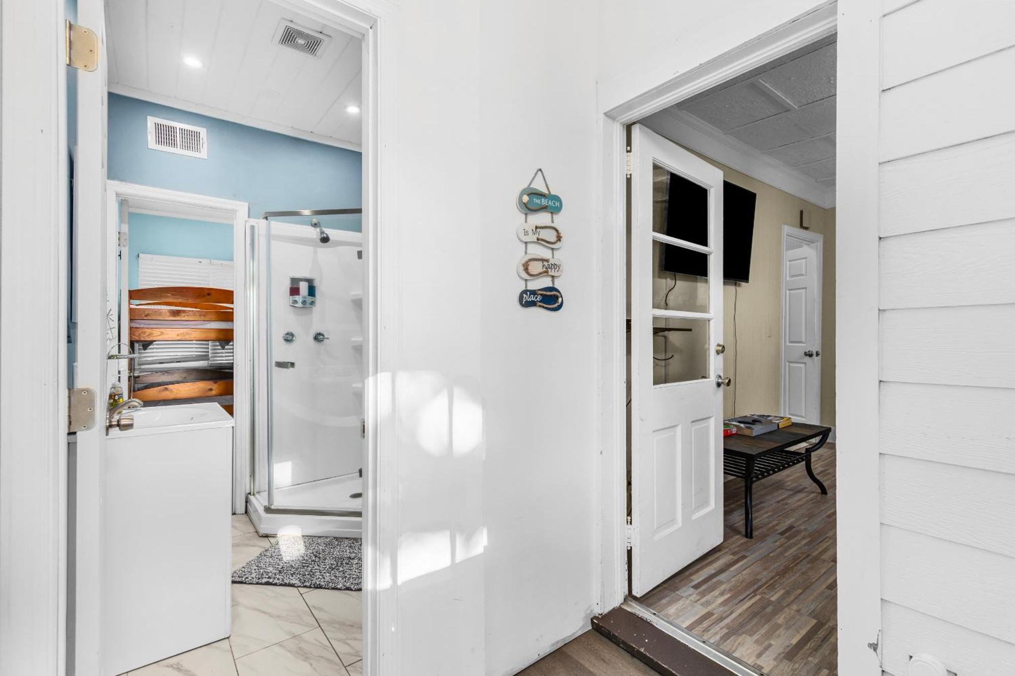 ﻿charming Centrally Located Ocean View W Huge Private Yard, Patio, Firepit, & Bbq *
