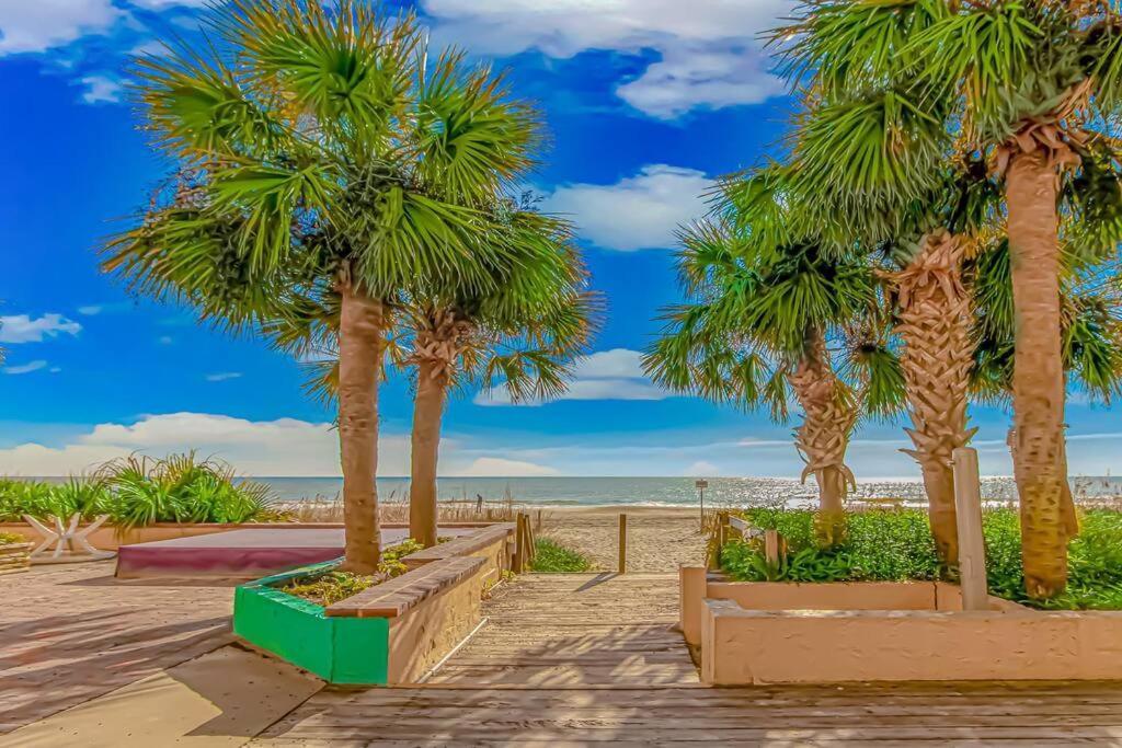 Direct Ocean Front Queen Suite! Sea Mist 21006 - Perfect For 2 Guests! Holiday home Myrtle Beach