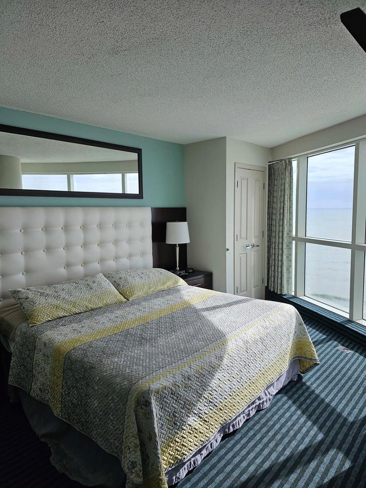 Great 2 Bedroom On The Ocean - Oceans One 908 Myrtle Beach