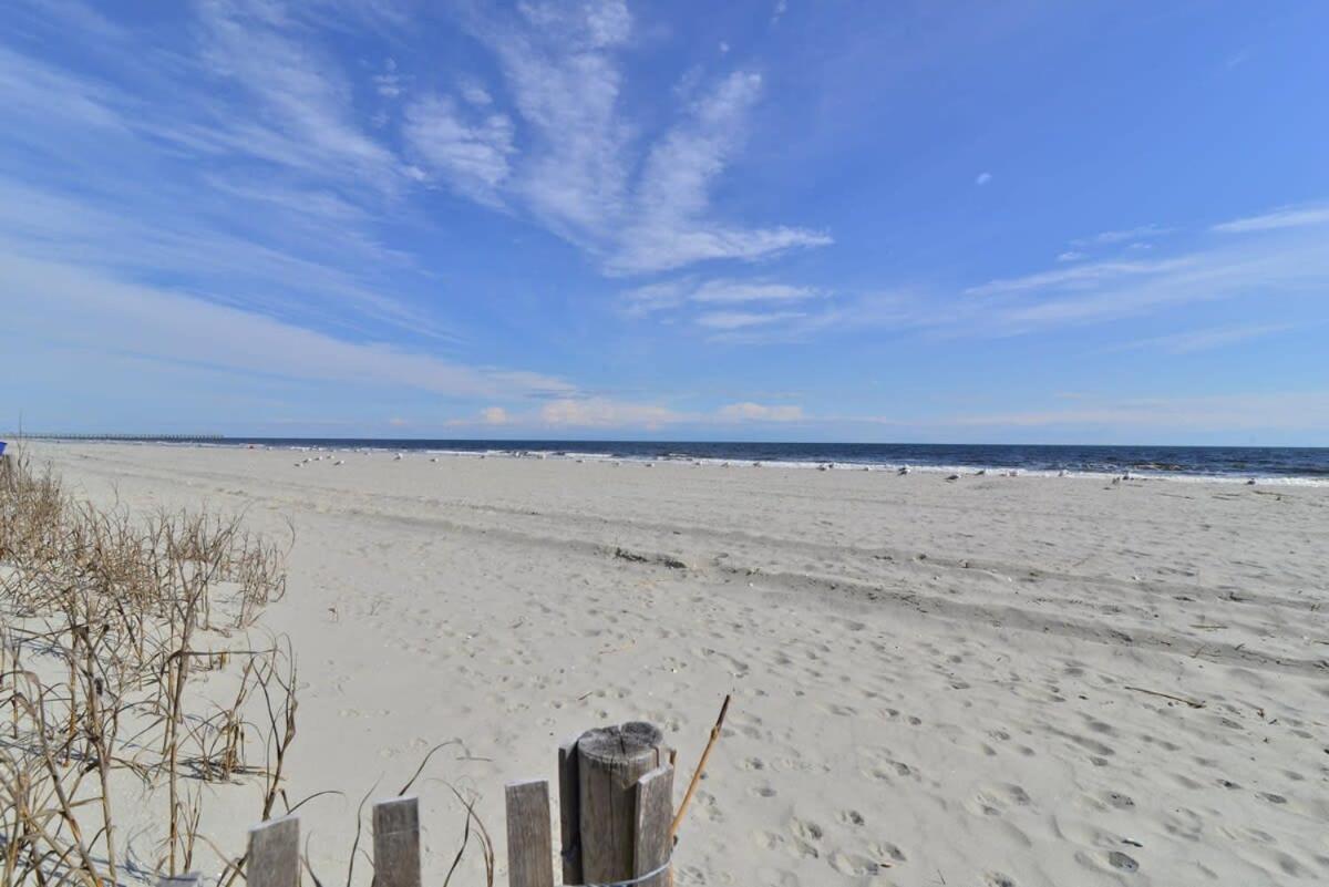 Across Street From Beach With Pool Top Location Holiday home Myrtle Beach