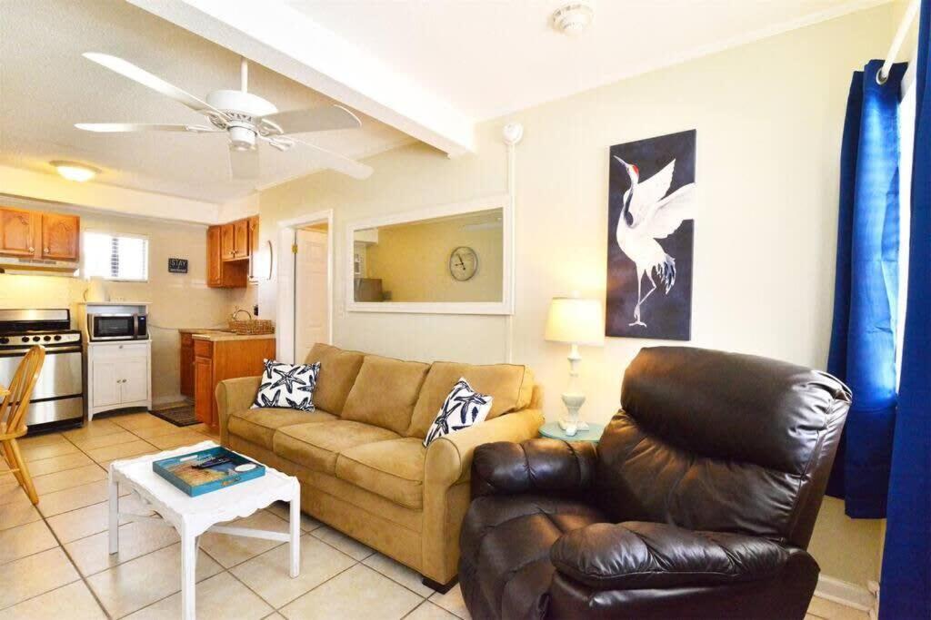 Across Street From Beach With Pool Top Location Holiday home