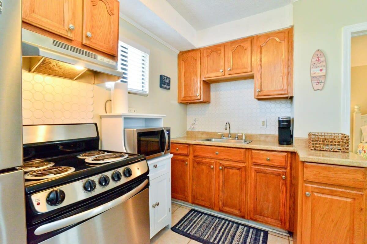 Across Street From Beach With Pool Top Location Holiday home *