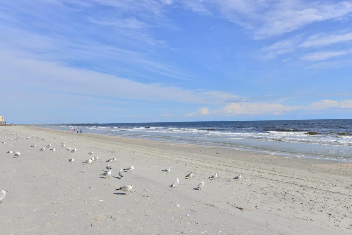 Across Street From Beach With Pool Top Location