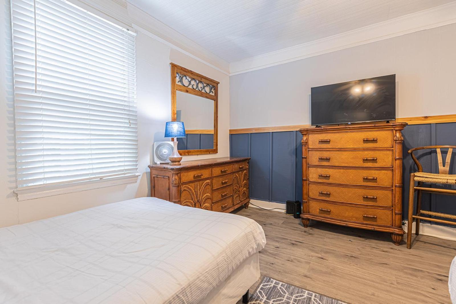 Holiday home ﻿charming Centrally Located Ocean View W Huge Private Yard, Patio, Firepit, & Bbq