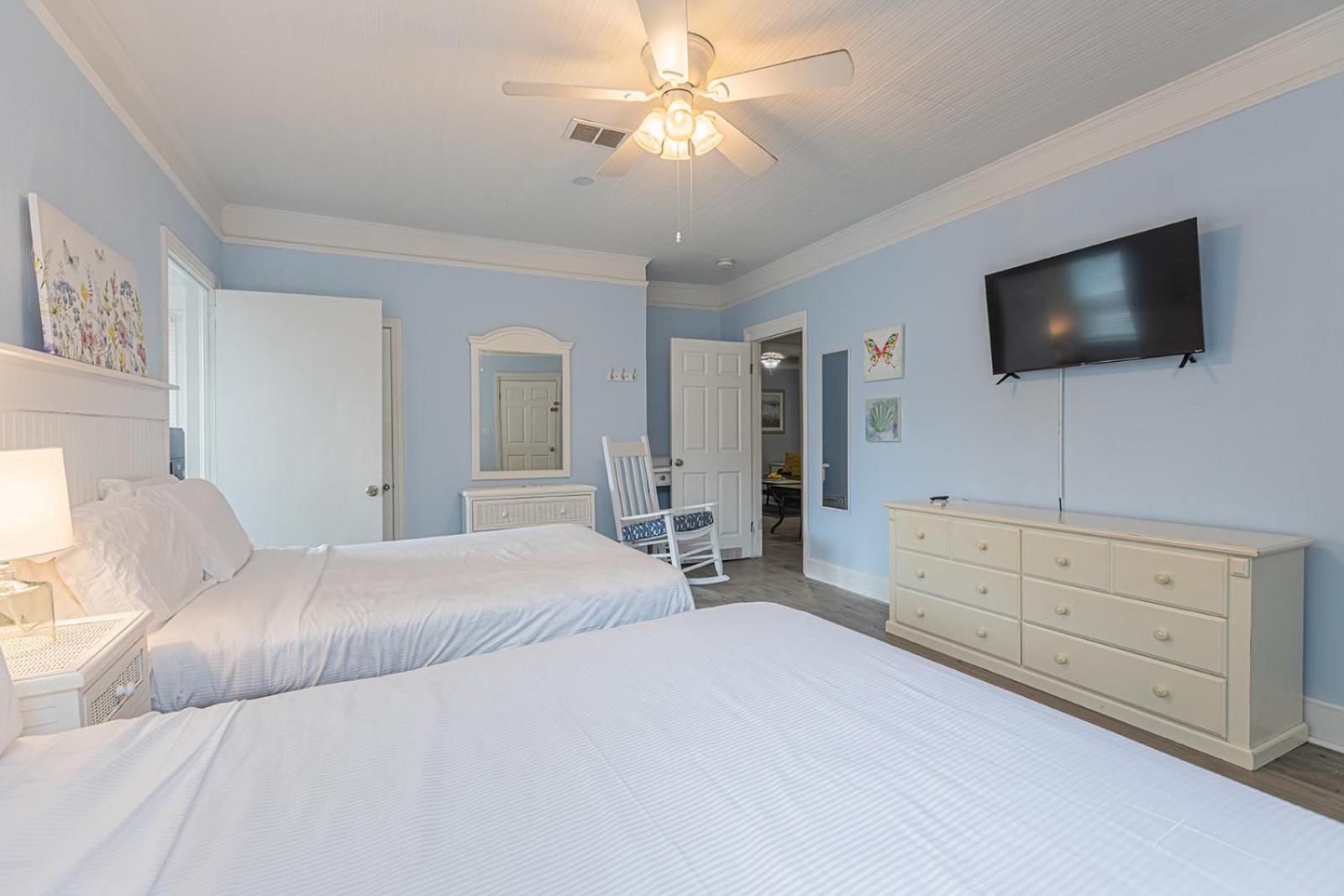 ﻿charming Centrally Located Ocean View W Huge Private Yard, Patio, Firepit, & Bbq *