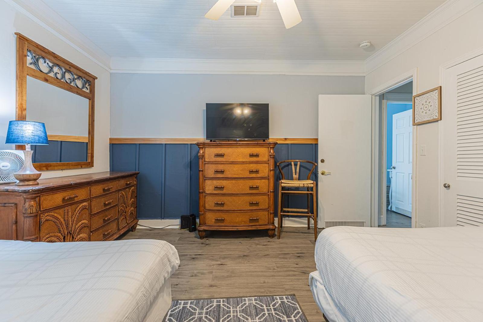 ﻿charming Centrally Located Ocean View W Huge Private Yard, Patio, Firepit, & Bbq Holiday home *