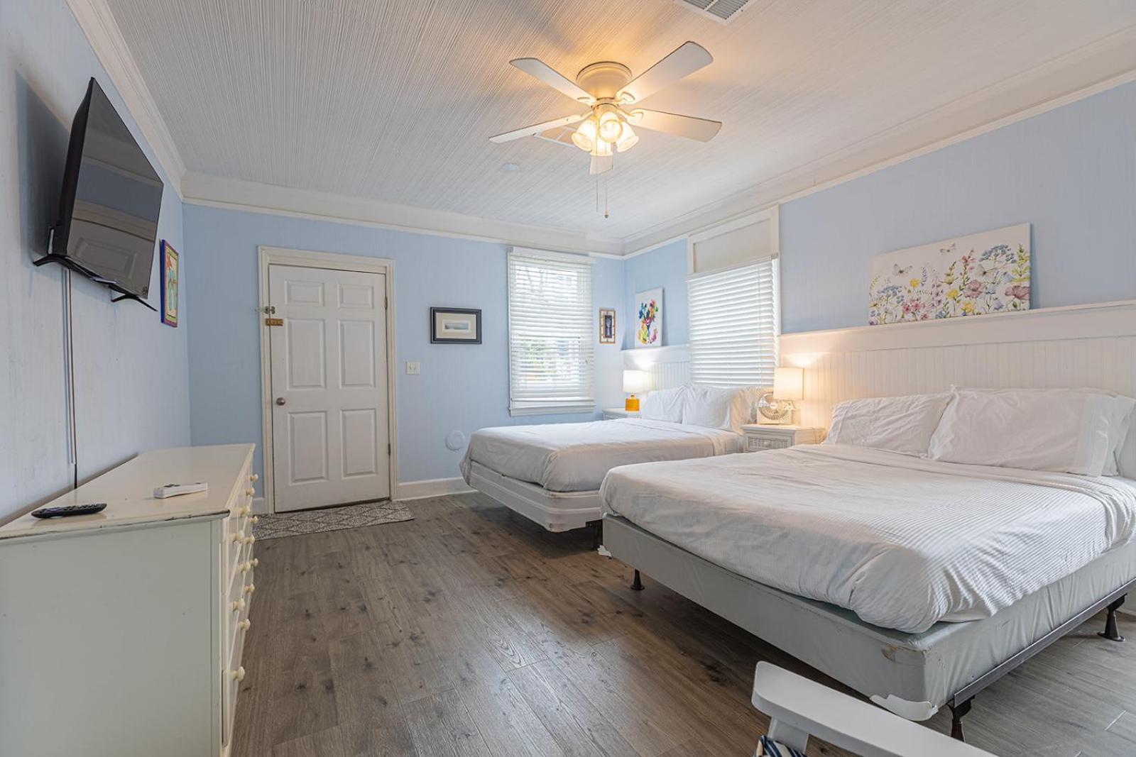 ﻿charming Centrally Located Ocean View W Huge Private Yard, Patio, Firepit, & Bbq *