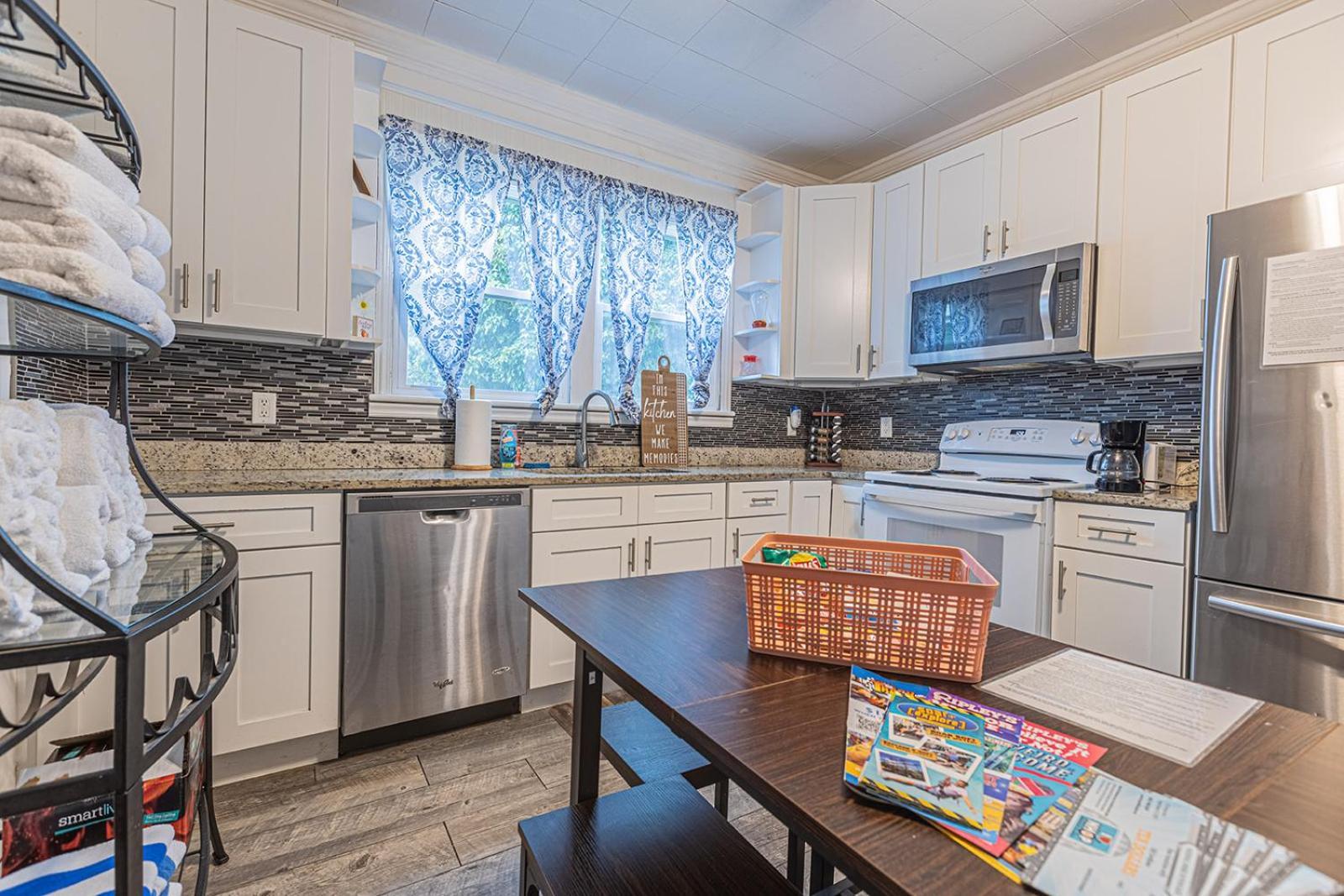 ﻿charming Centrally Located Ocean View W Huge Private Yard, Patio, Firepit, & Bbq * Myrtle Beach