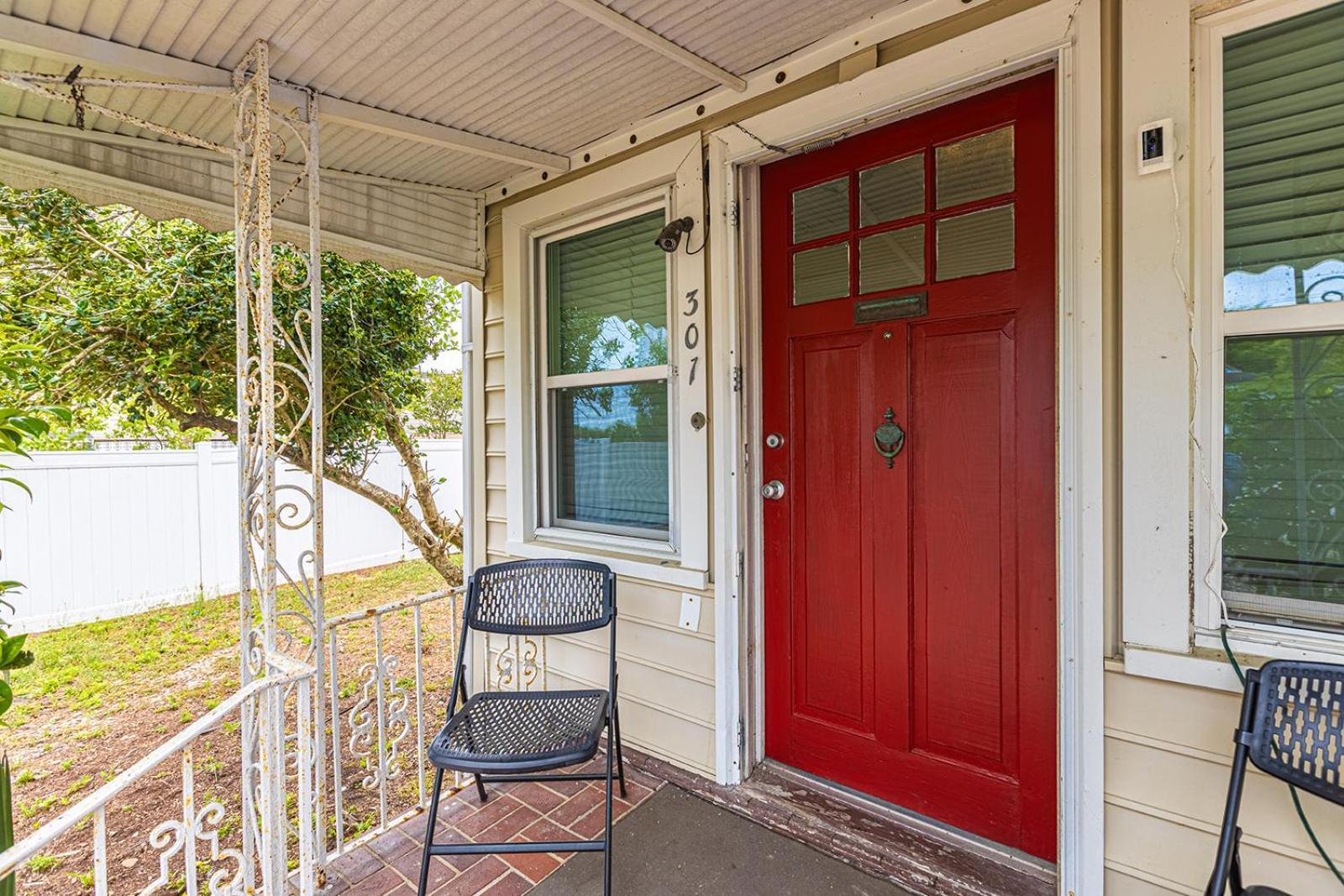 ﻿charming Centrally Located Ocean View W Huge Private Yard, Patio, Firepit, & Bbq Holiday home