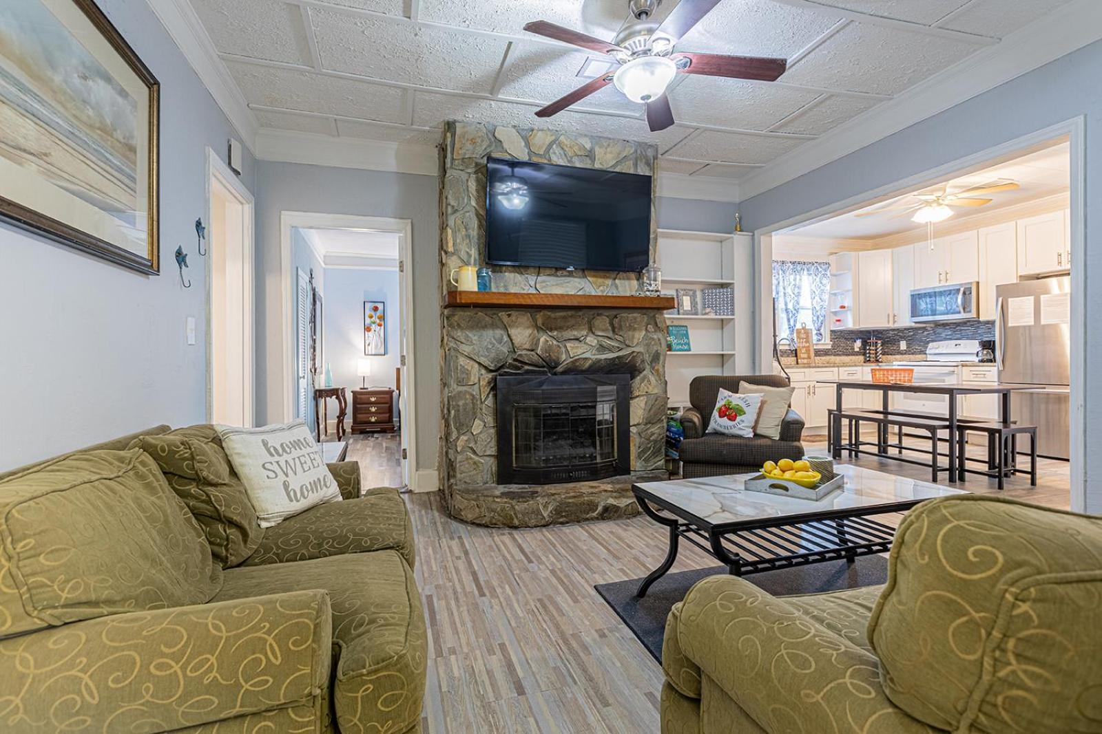 Holiday home ﻿charming Centrally Located Ocean View W Huge Private Yard, Patio, Firepit, & Bbq