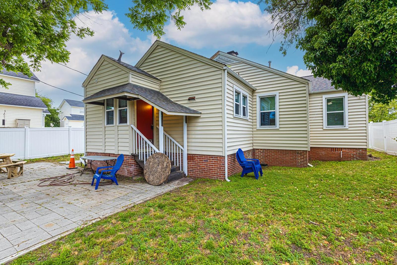 ﻿charming Centrally Located Ocean View W Huge Private Yard, Patio, Firepit, & Bbq Holiday home Myrtle Beach