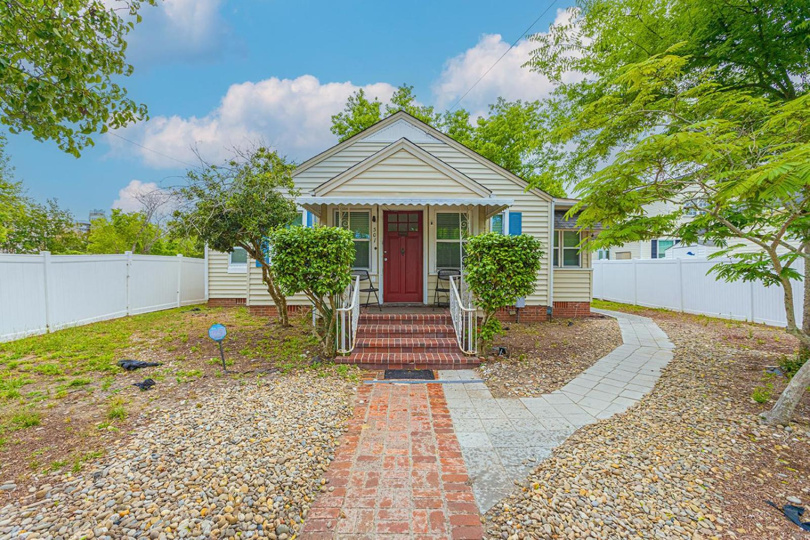 Holiday home ﻿charming Centrally Located Ocean View W Huge Private Yard, Patio, Firepit, & Bbq Myrtle Beach