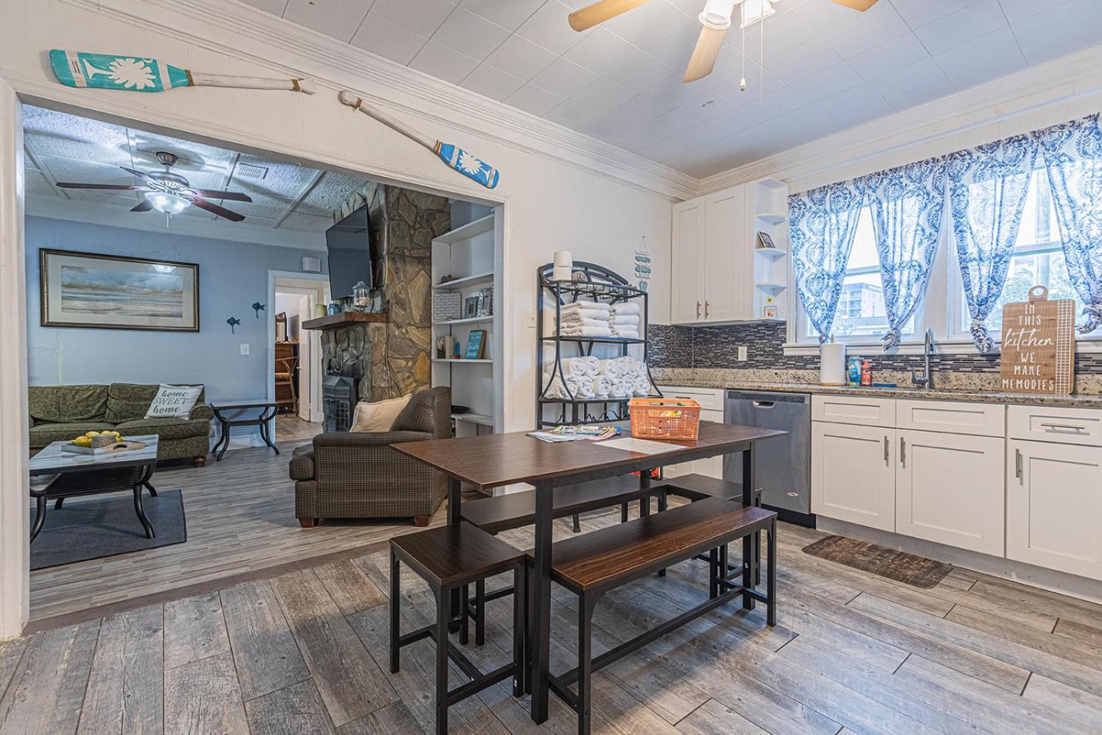 ﻿charming Centrally Located Ocean View W Huge Private Yard, Patio, Firepit, & Bbq *