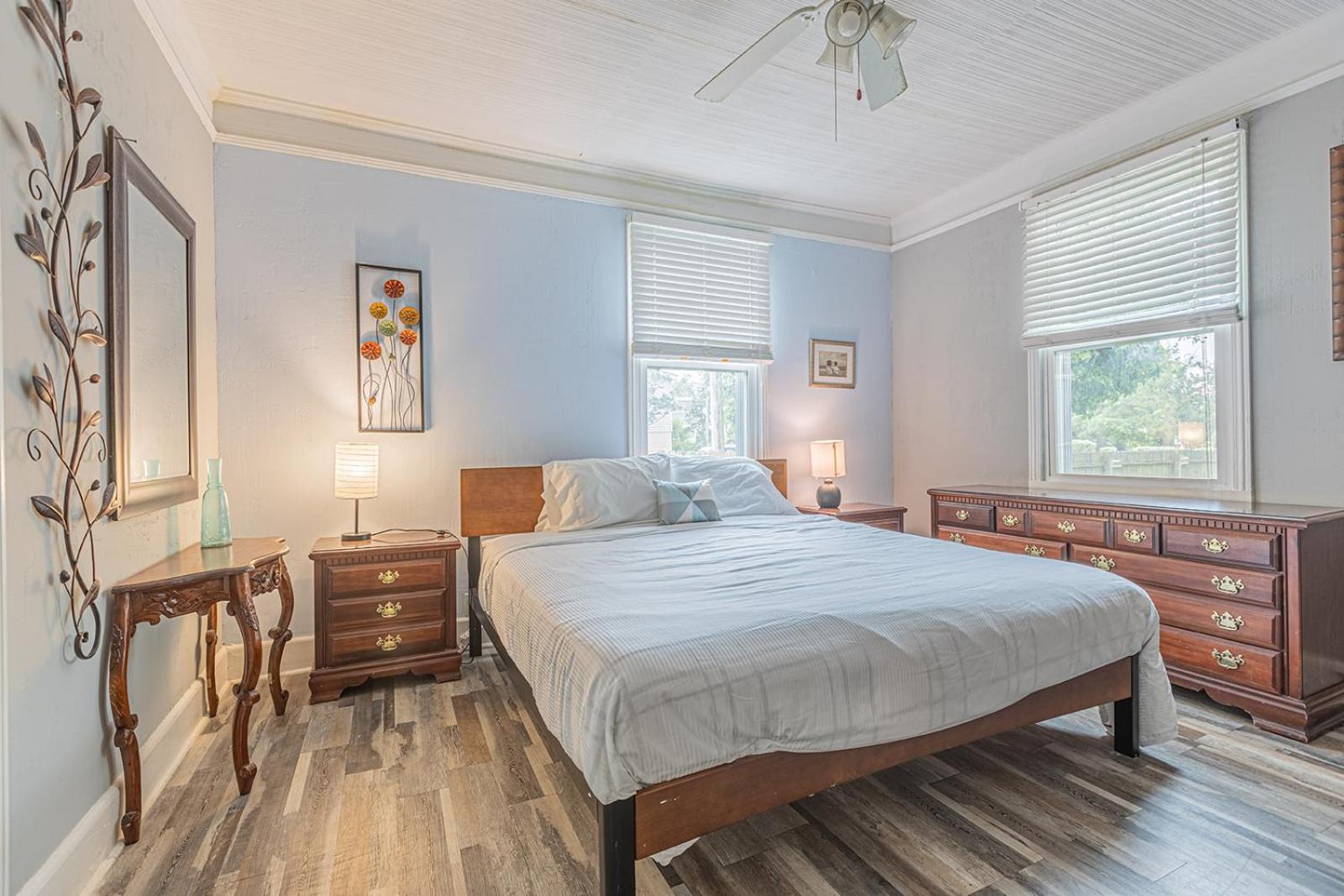 ﻿charming Centrally Located Ocean View W Huge Private Yard, Patio, Firepit, & Bbq * Myrtle Beach