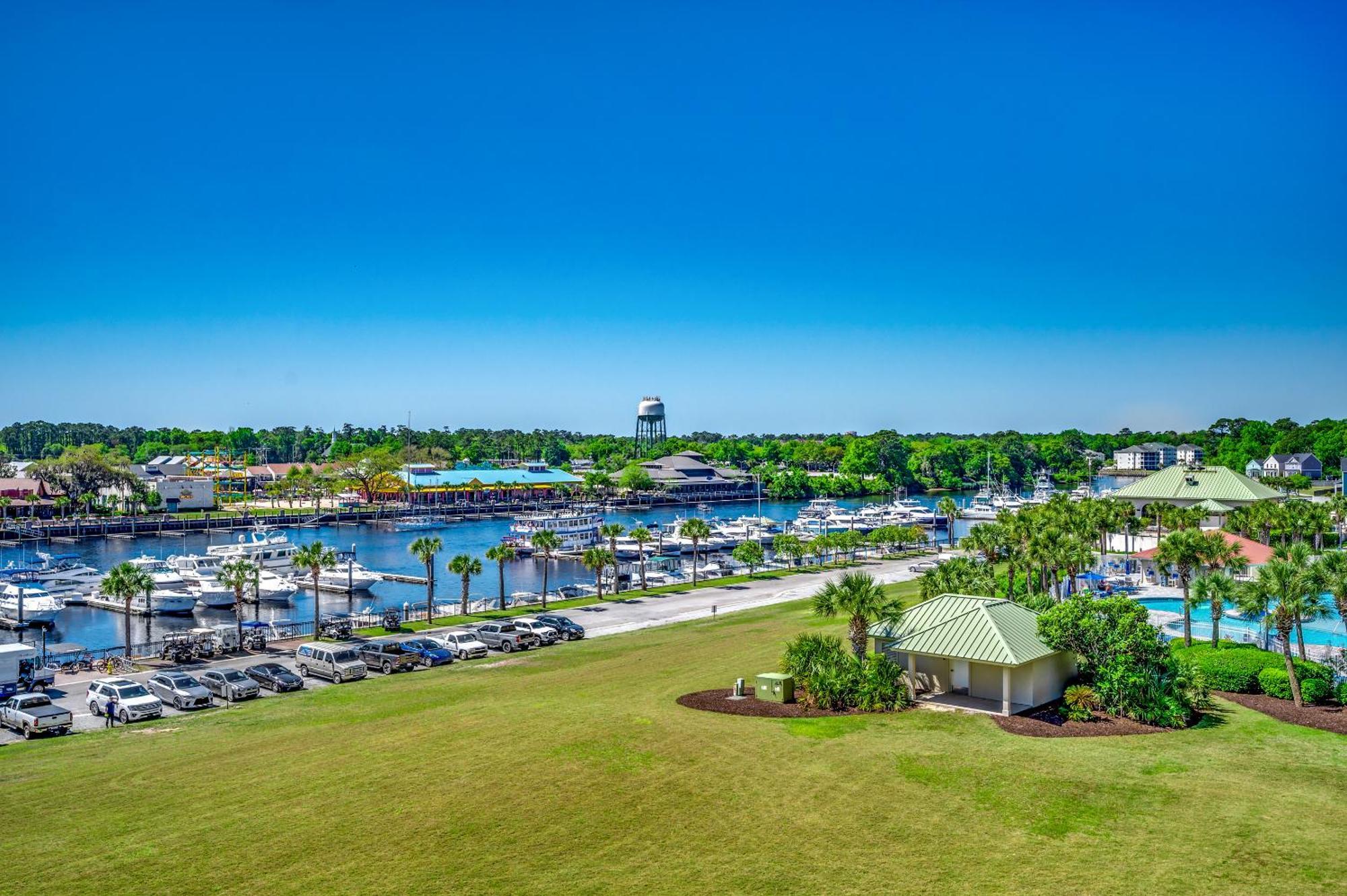 Apartment Three Bedrooms With Amazing Waterway View On The 5th Floor - Yacht Club *
