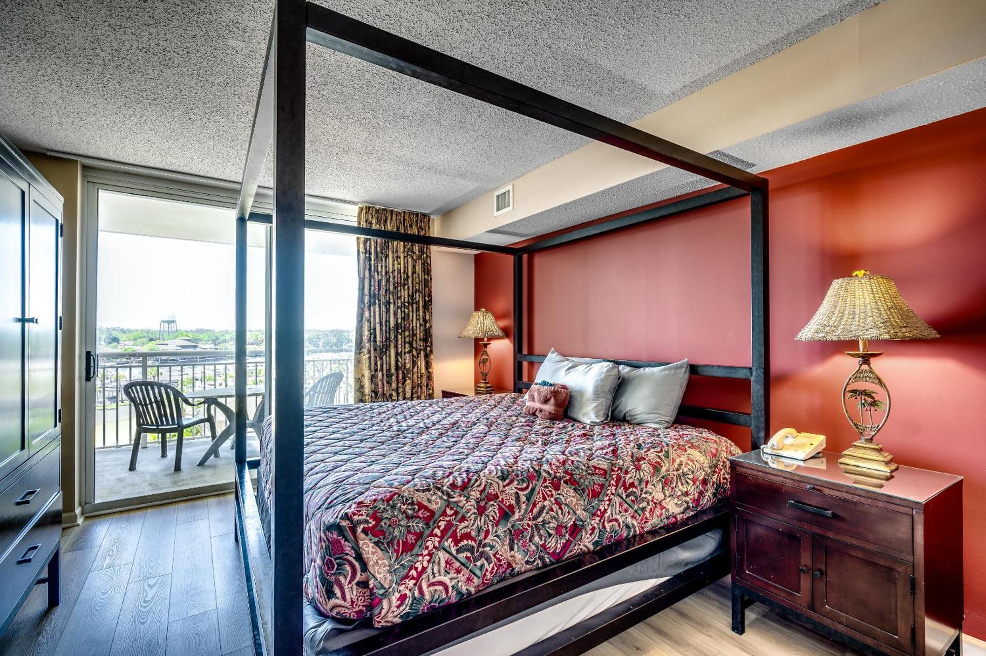 Three Bedrooms With Amazing Waterway View On The 5th Floor - Yacht Club Apartment