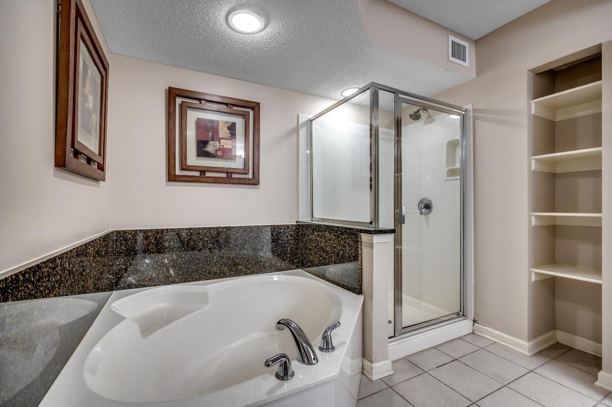 Three Bedrooms With Amazing Waterway View On The 5th Floor - Yacht Club Apartment *