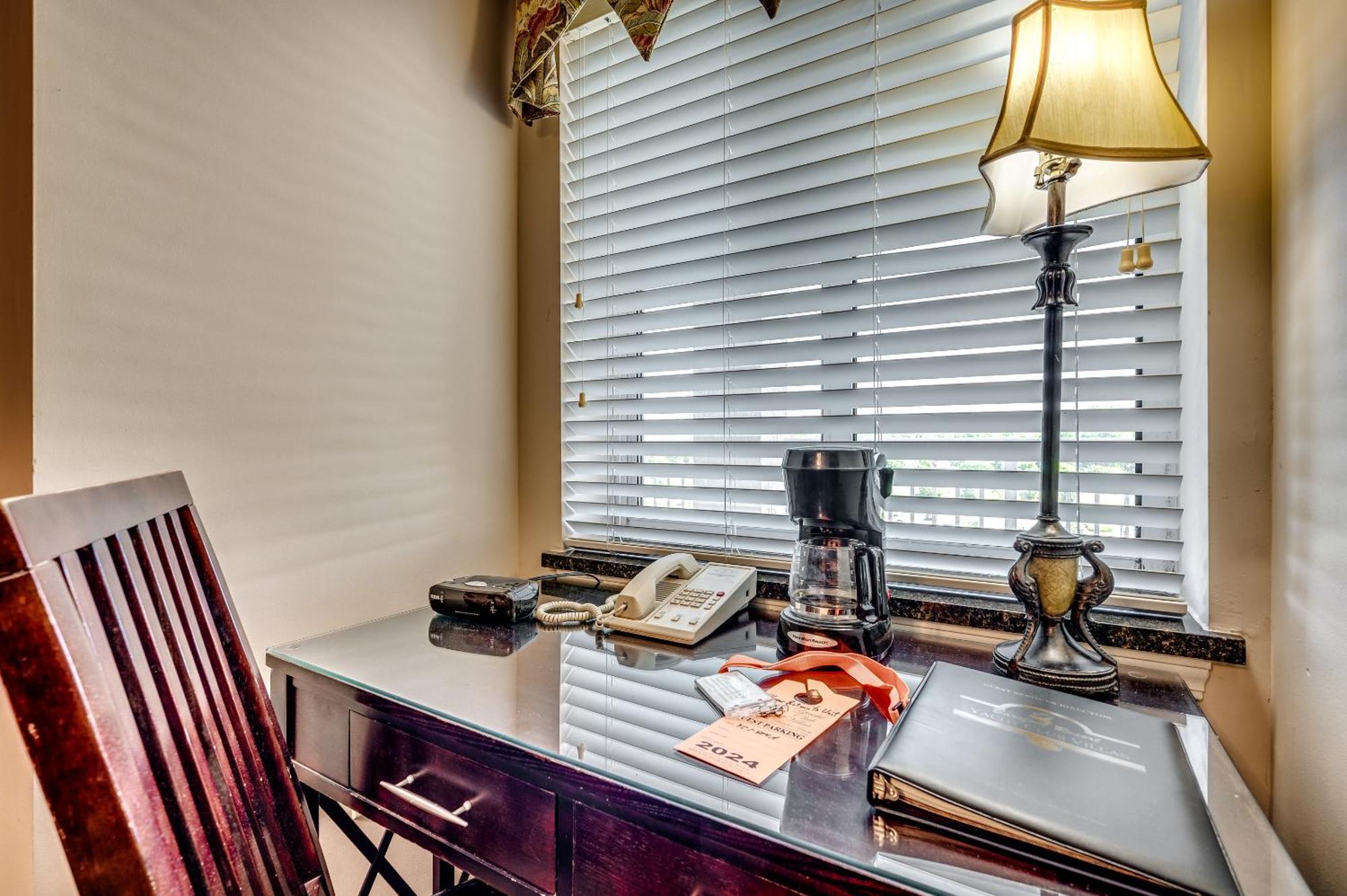 Three Bedrooms With Amazing Waterway View On The 5th Floor - Yacht Club Apartment