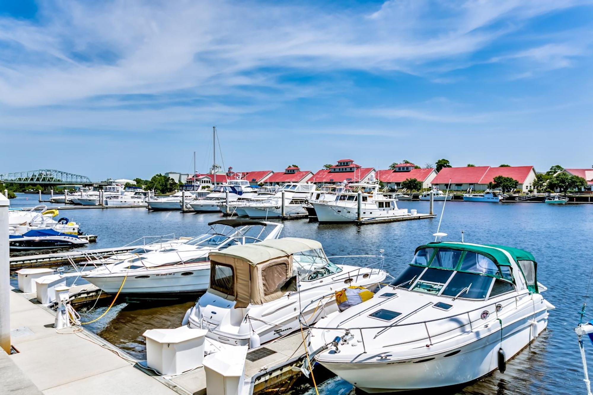 Apartment Three Bedrooms With Amazing Waterway View On The 5th Floor - Yacht Club