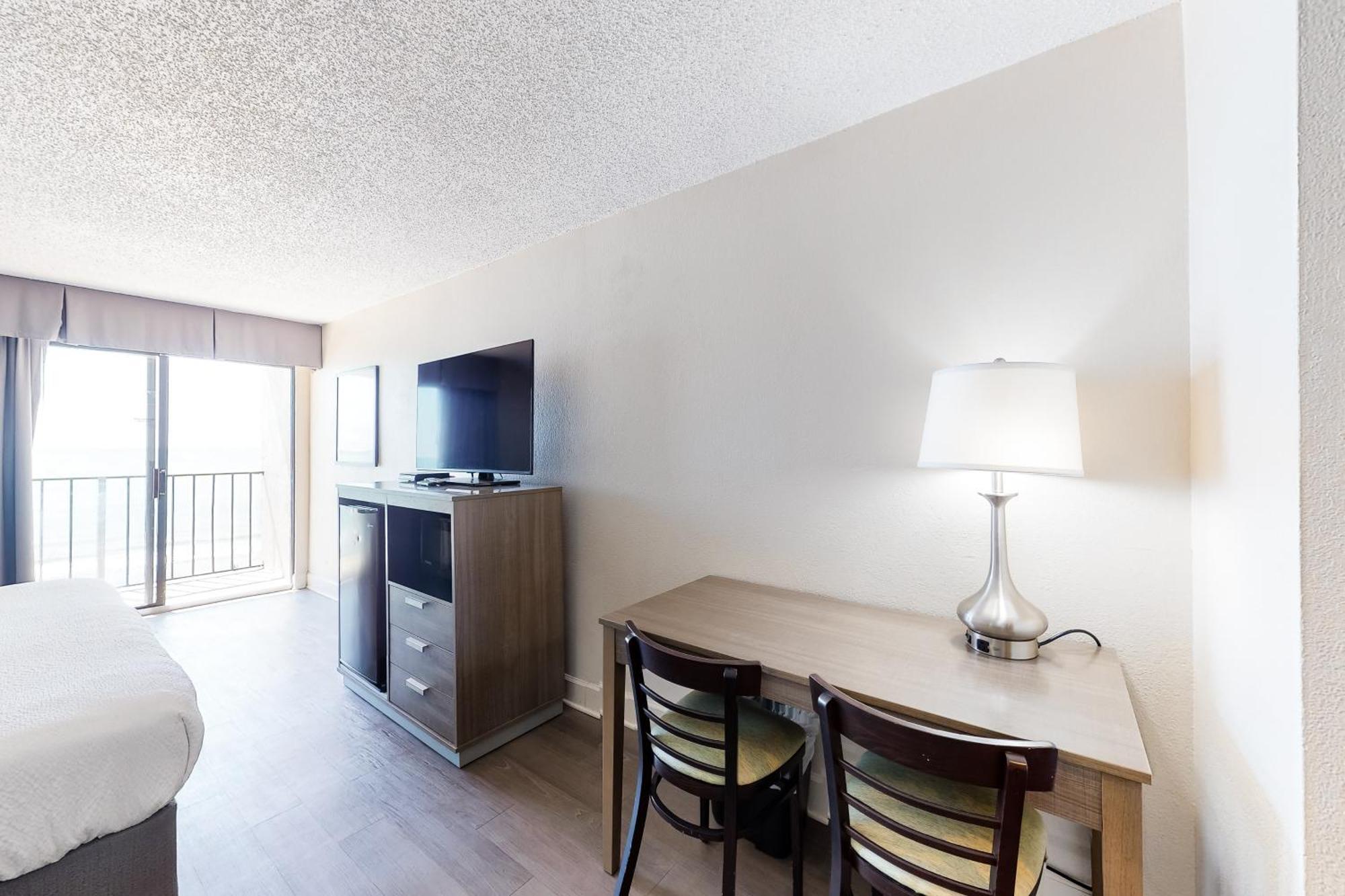 Carolinian Apartment *