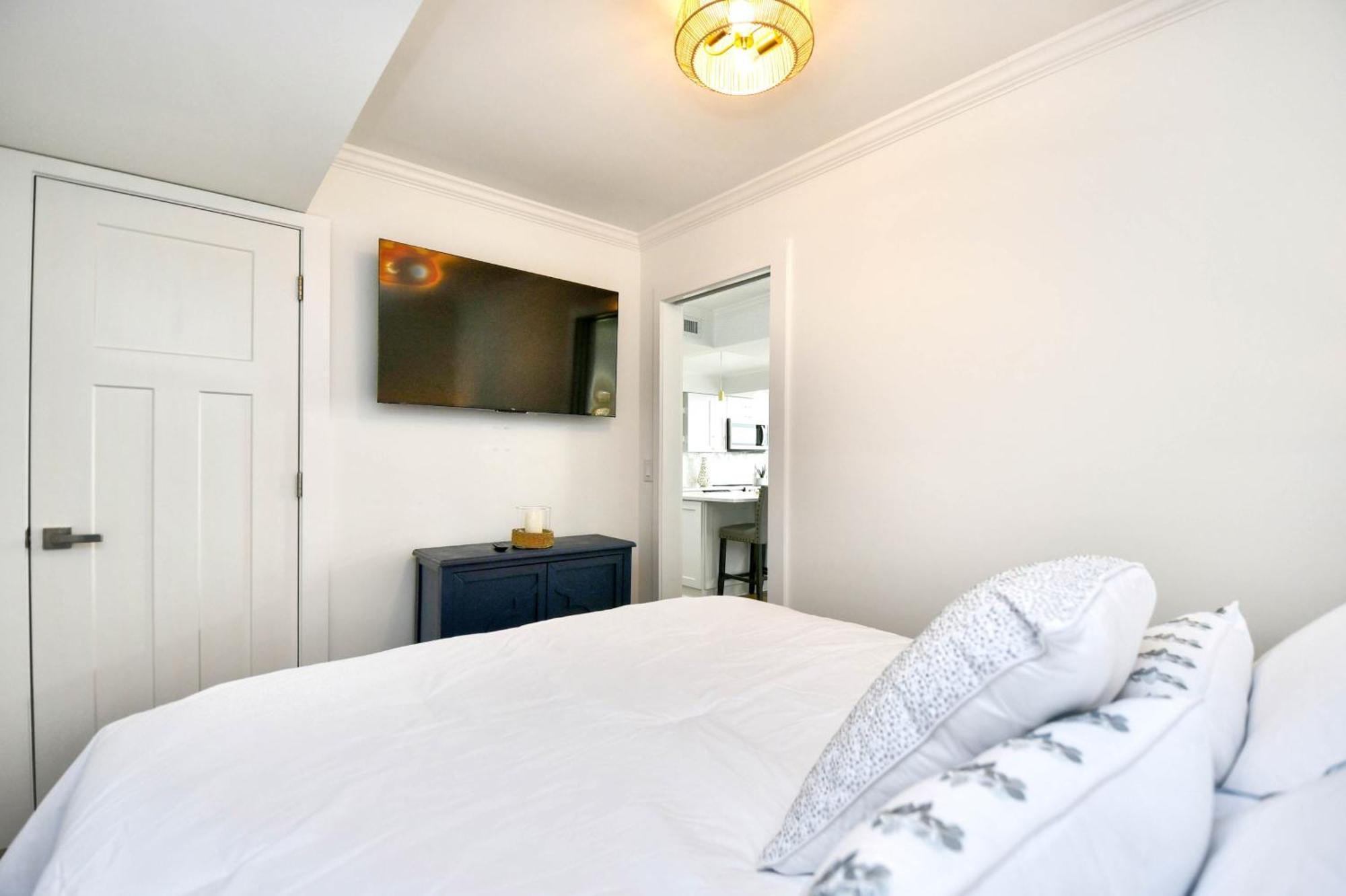 Remodeled, Open Airy Condo, With Full Access , 1706 Brighton Myrtle Beach