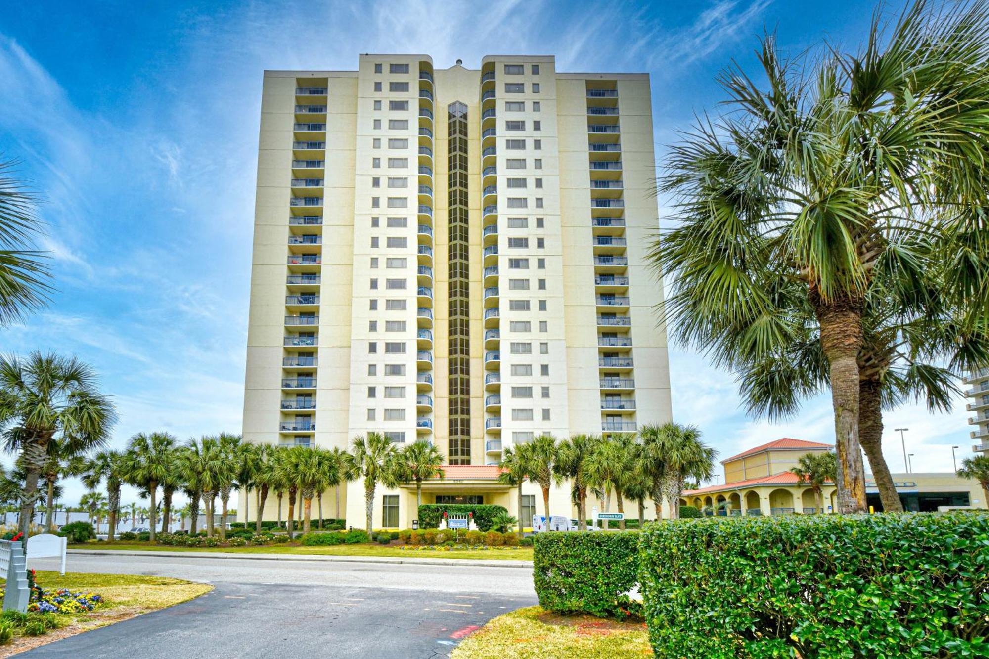 Apartment Remodeled, Open Airy Condo, With Full Access , 1706 Brighton