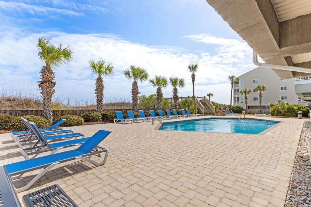 Pelican's Landing Breezy Oceanfront Unit 401 Holiday home