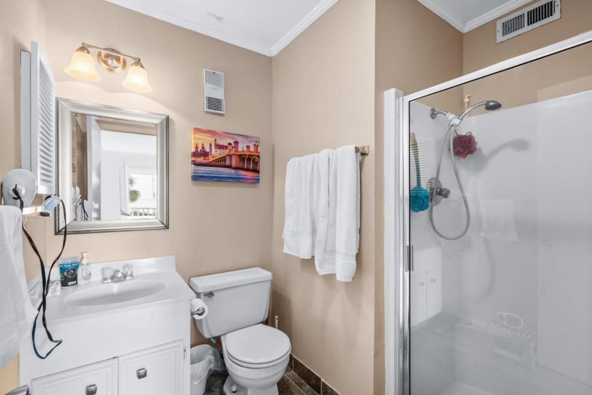 Holiday home Pelican's Watch Serene Oceanfront Unit 102 *