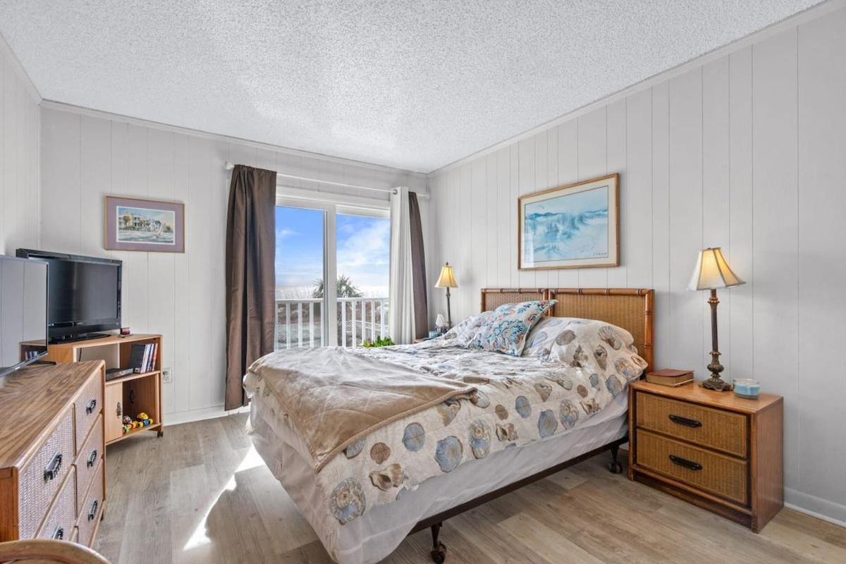 Pelican's Watch Serene Oceanfront Unit 102 Holiday home Myrtle Beach