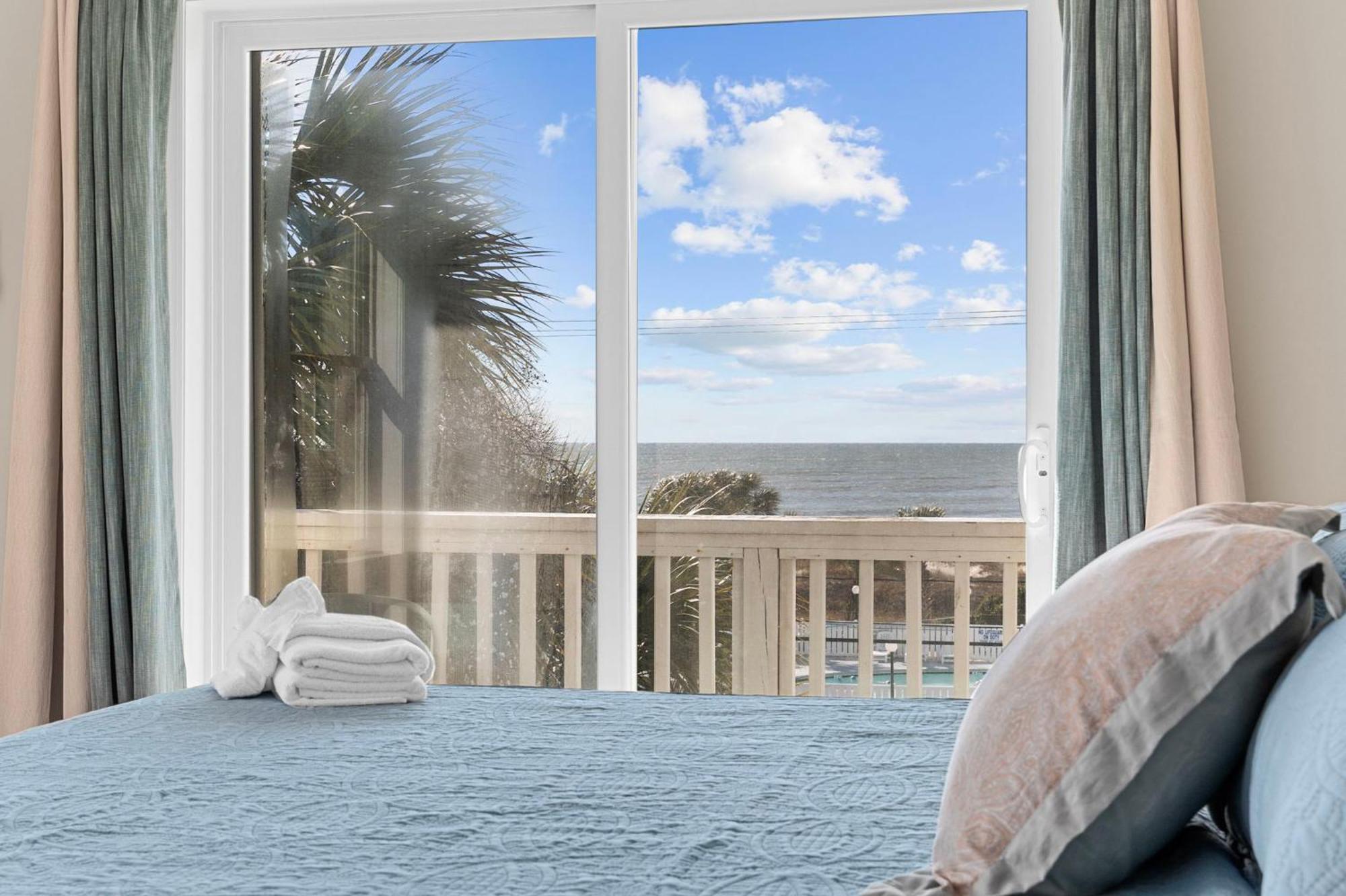 Updated Oceanview Getaway- Game Pool Decks *