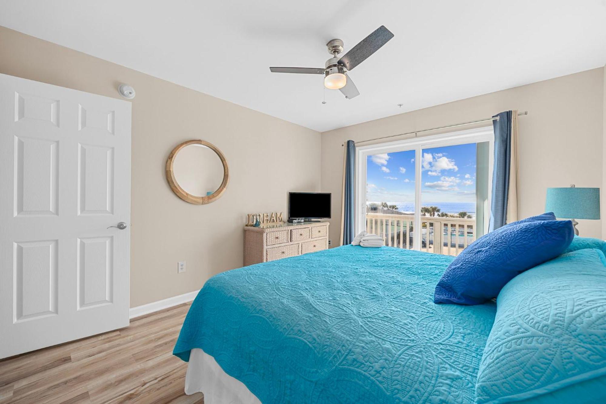 Holiday home Updated Oceanview Getaway- Game Pool Decks