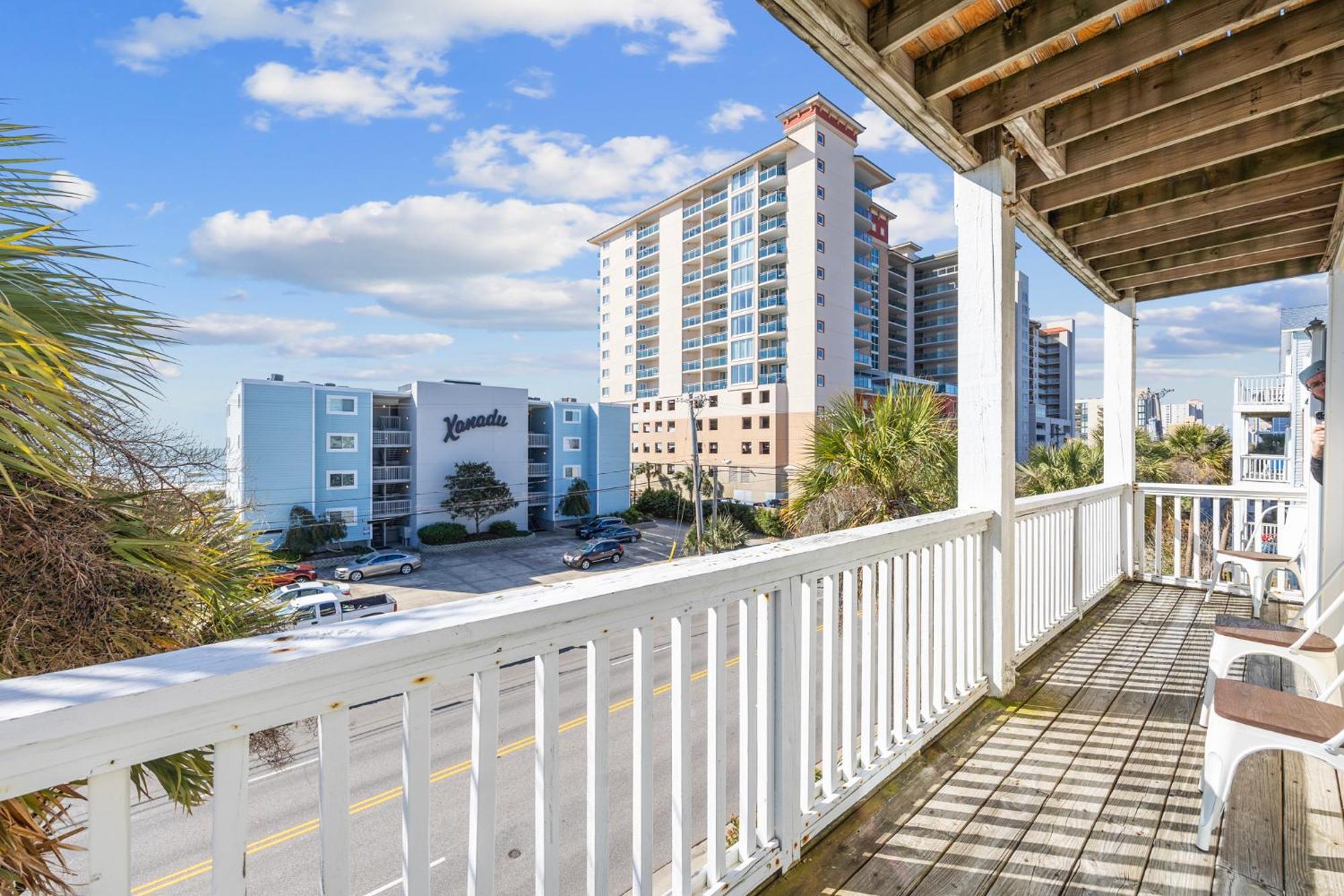 Updated Oceanview Getaway- Game Pool Decks *