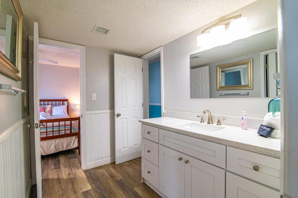 Holiday home The Jewel New Oceanfront Luxury W Huge Balcony *