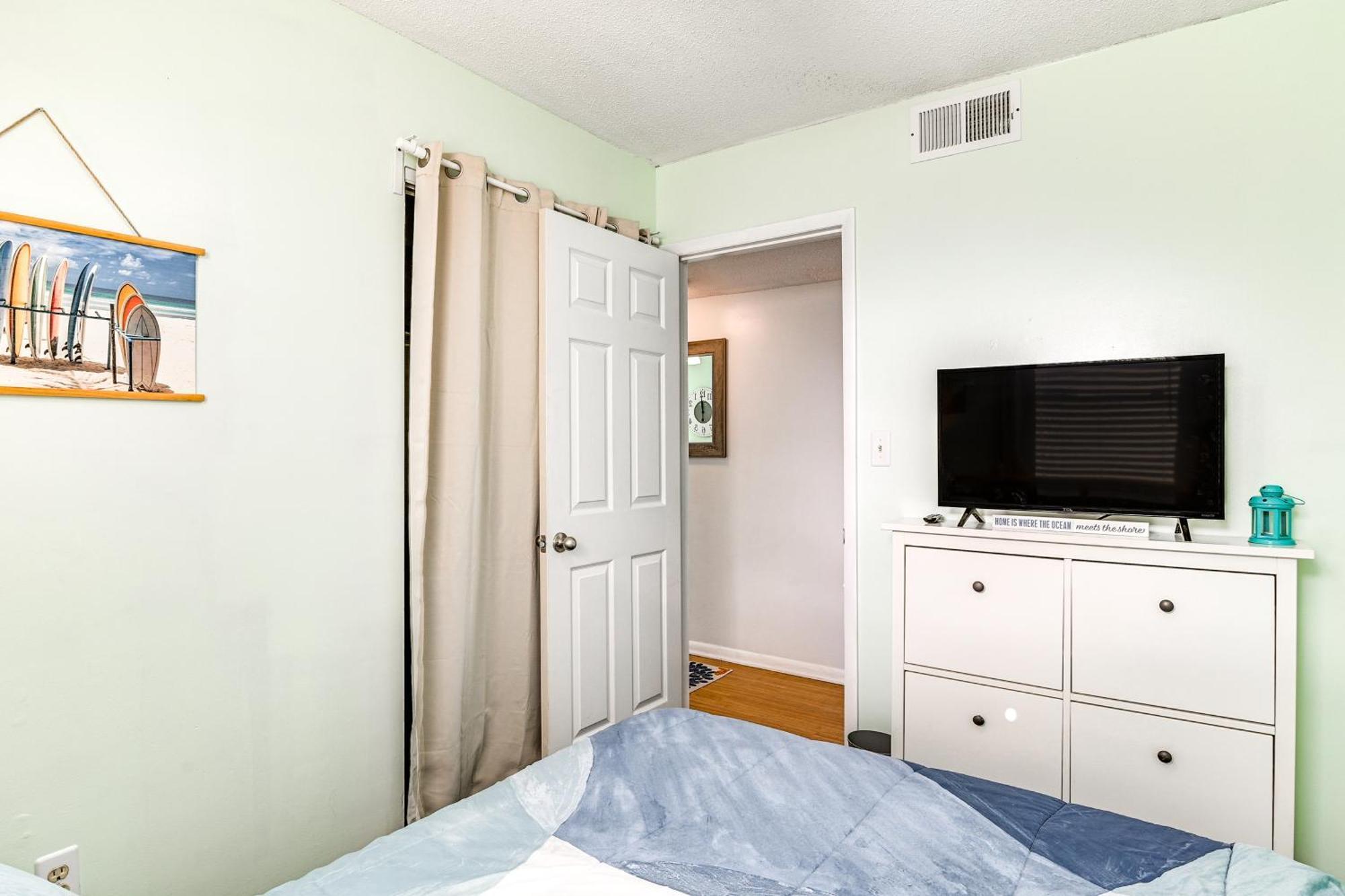 Cozy Beachfront With Wifi, Views And Pool Access *